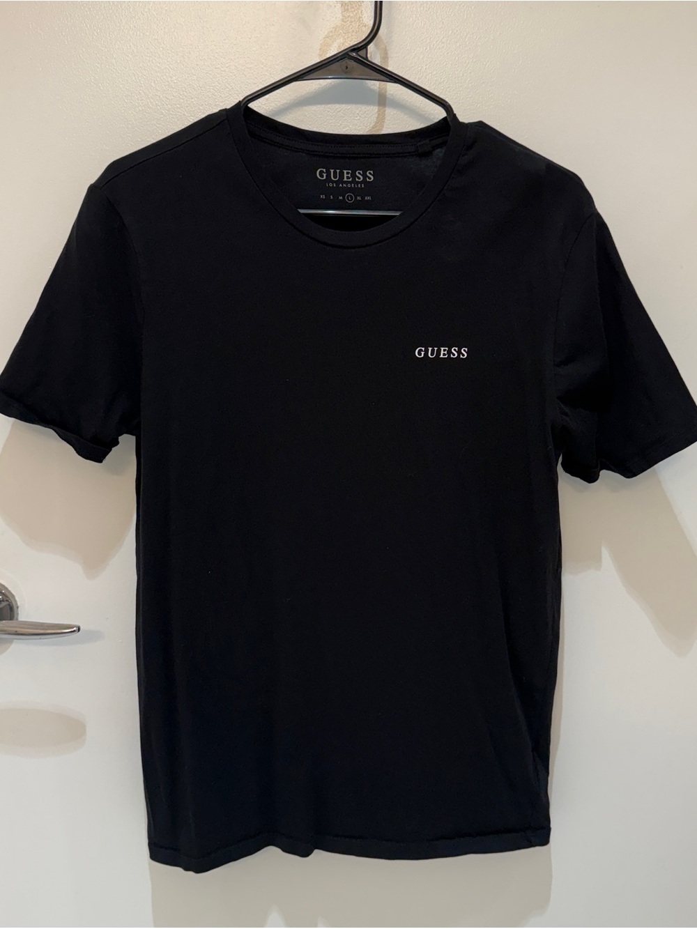 GUESS Men’s Black Short-Sleeve Logo Tee - Picture 1 of 5